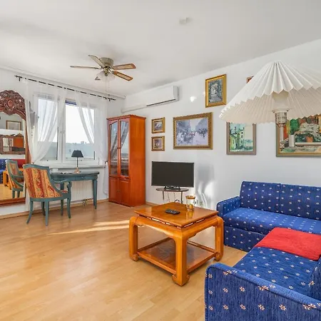 One Bedroom With Balcony In By Renters Apartment *