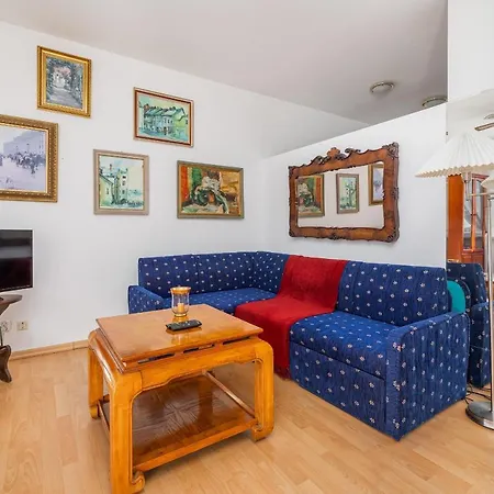 One Bedroom With Balcony In By Renters 아파트